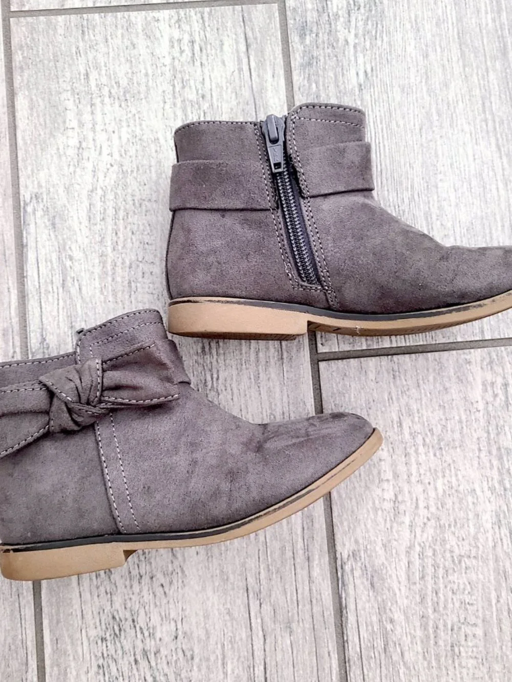 The Children's Place Ankle Boots Gray Faux Suede Bow Girls Size 10